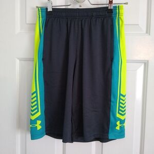 Boys Under Armour shorts, sz LG